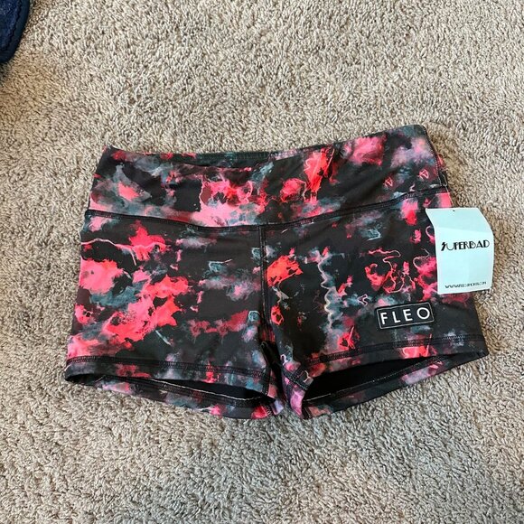 NWT Red and Black smoke/Tie Dye FLEO shorts - 3.5" inseam Size Large - Picture 1 of 6